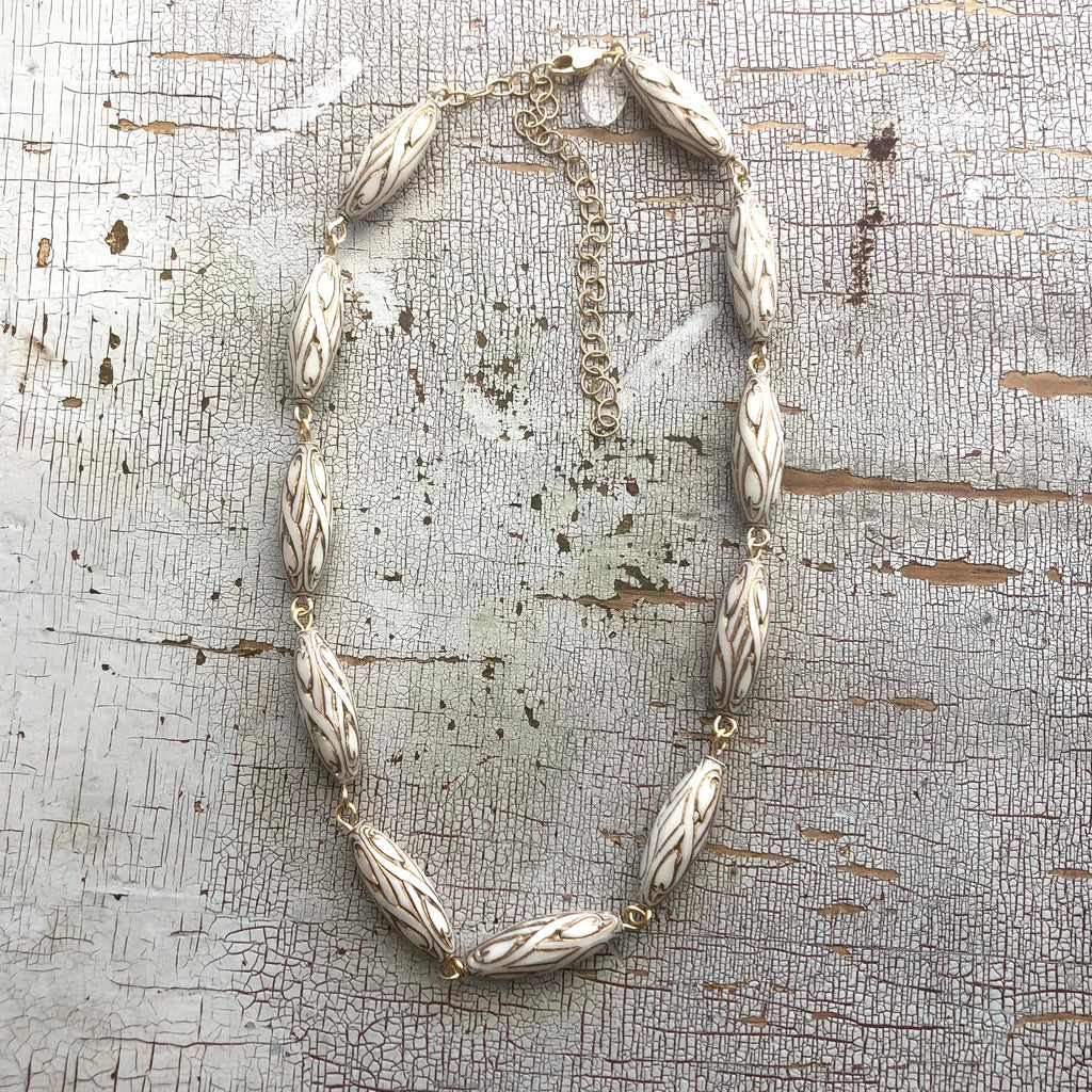 White Gilded Nouveau Amelia Necklace