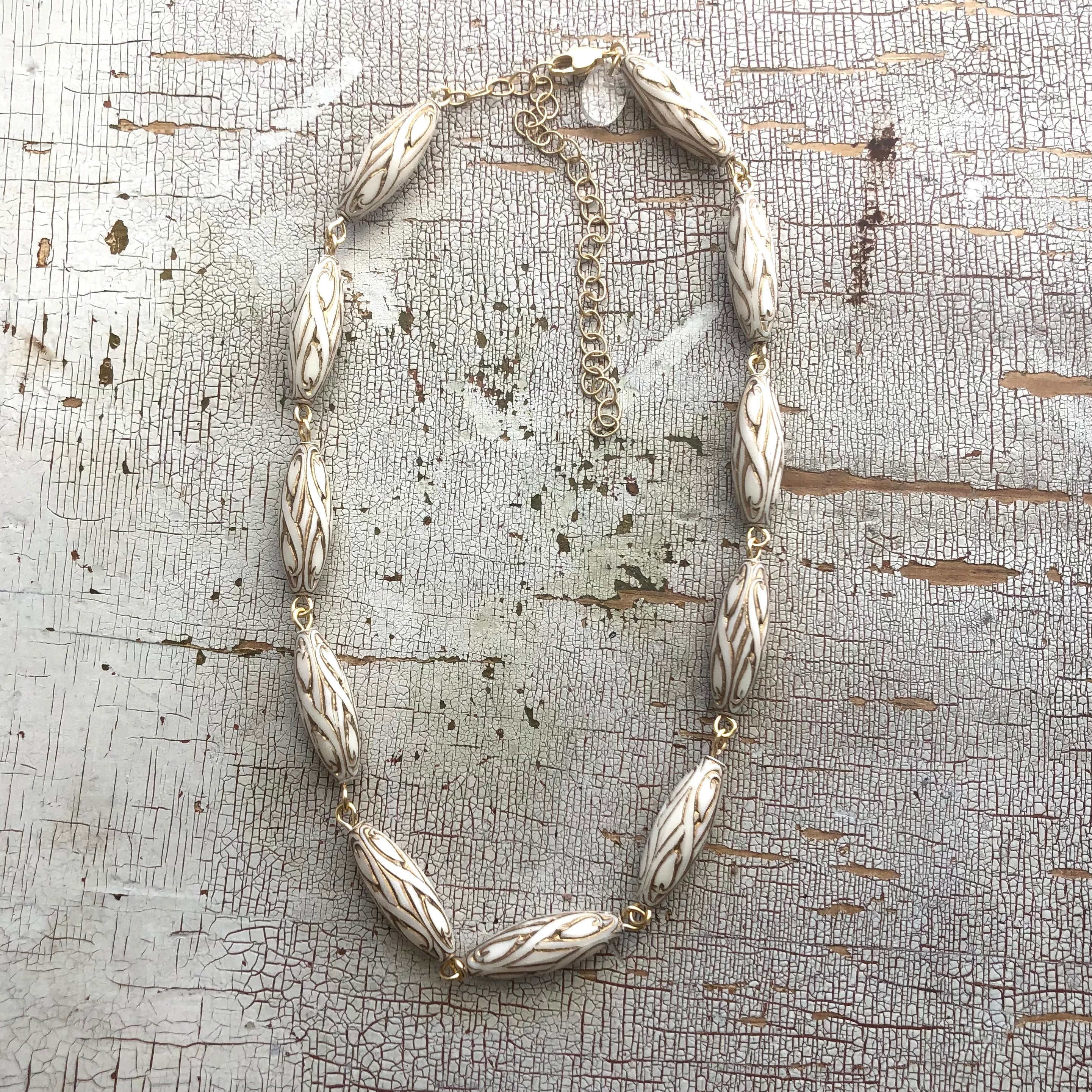 White Gilded Nouveau Amelia Necklace