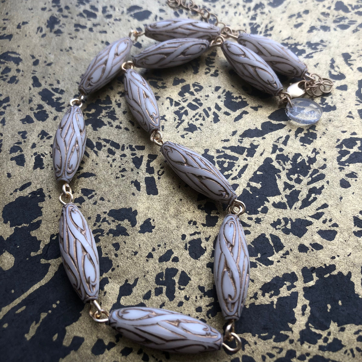 White Gilded Nouveau Amelia Necklace