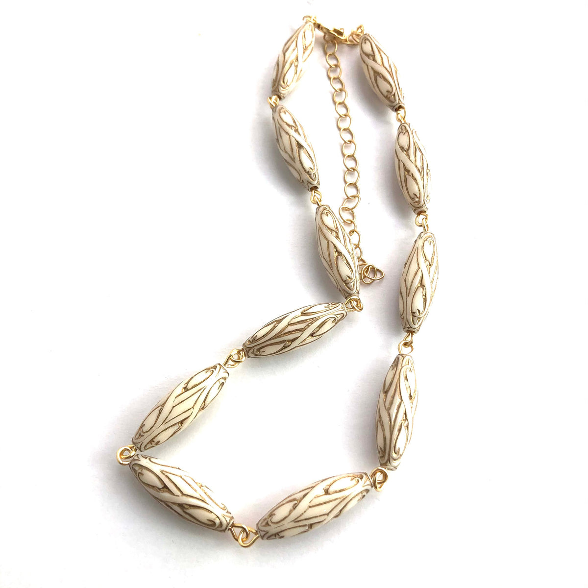 White Gilded Nouveau Amelia Necklace